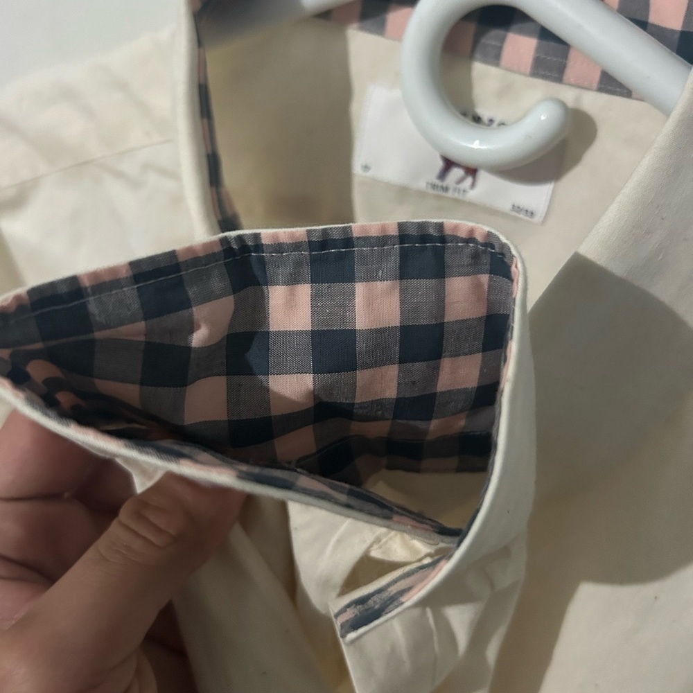 Cream Dress Shirt with Pointed Collar and Buttoned Cuffs - Picture 6 of 8